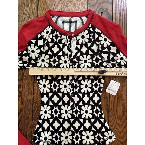 $78 FP Movement Women's Kick Off Printed Layer Top in Aspen Onyx Size XS NWT - Picture 6 of 7